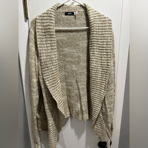 Women’s sweater with pockets